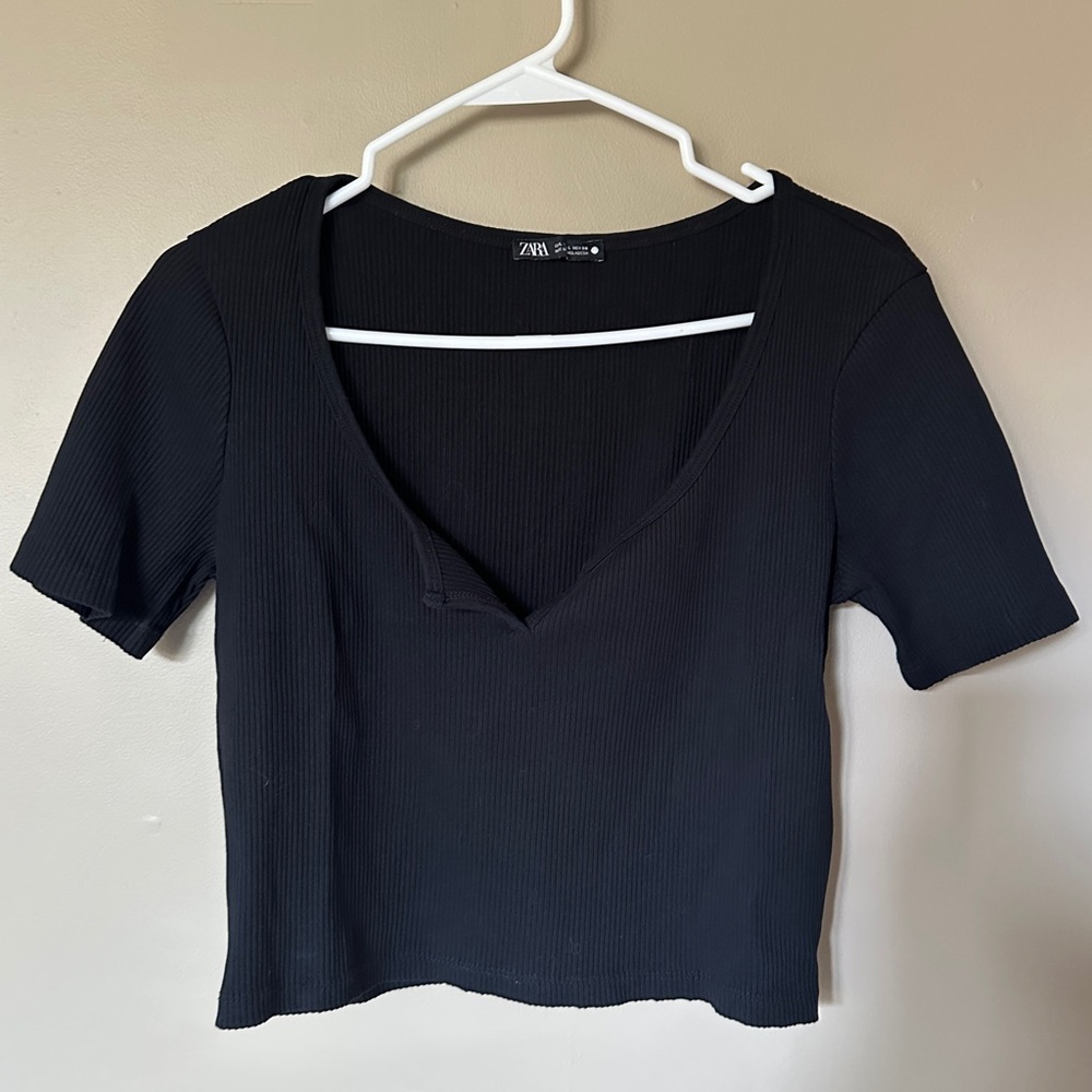 Zara Black Ribbed V-Neck Women's Top. Cropped